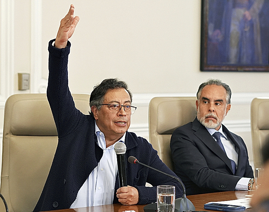 Nuevo cisma en el gobierno colombiano: renuncias y tensiones tras consejo de ministros televisado