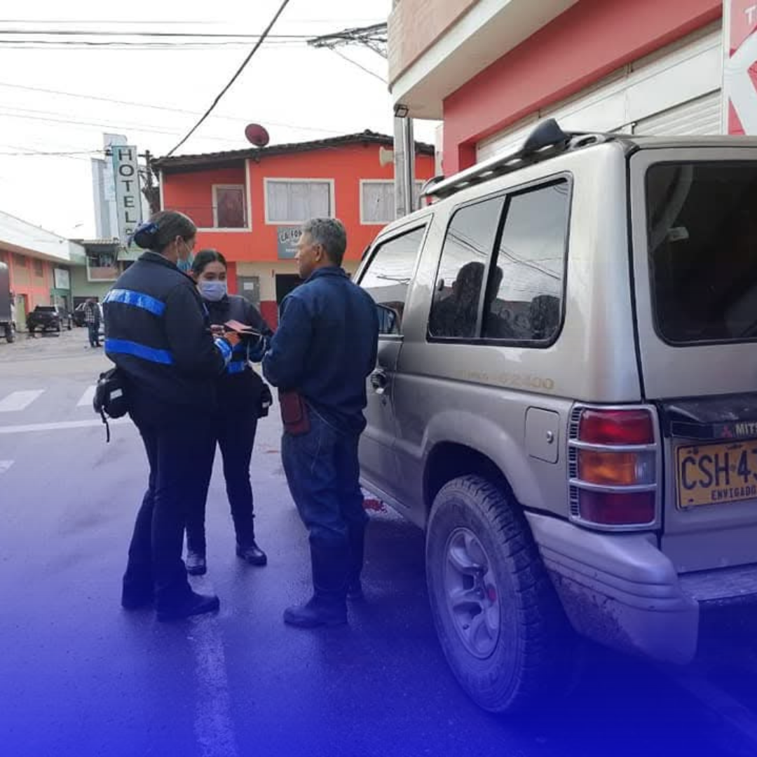 Parqueo prohibido: Sampedreños superan a visitantes en infracciones.