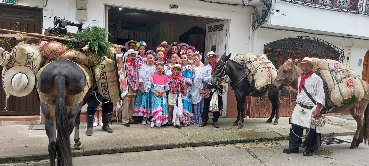 La corporación de baile sin fines de lucro, Poder Latino, celebró el pasado 15 de febrero sus 25 años de trayectoria