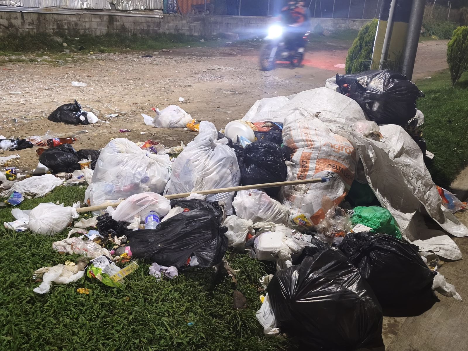 Demoras en la recolección de basuras generan preocupación en San Pedro de los Milagros