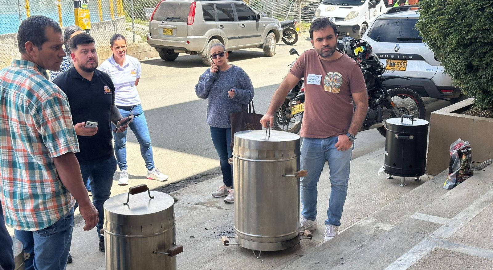 Secretos del buen asado: Sampedreños se capacitaron en el uso correcto del barril en Supercarnes JH