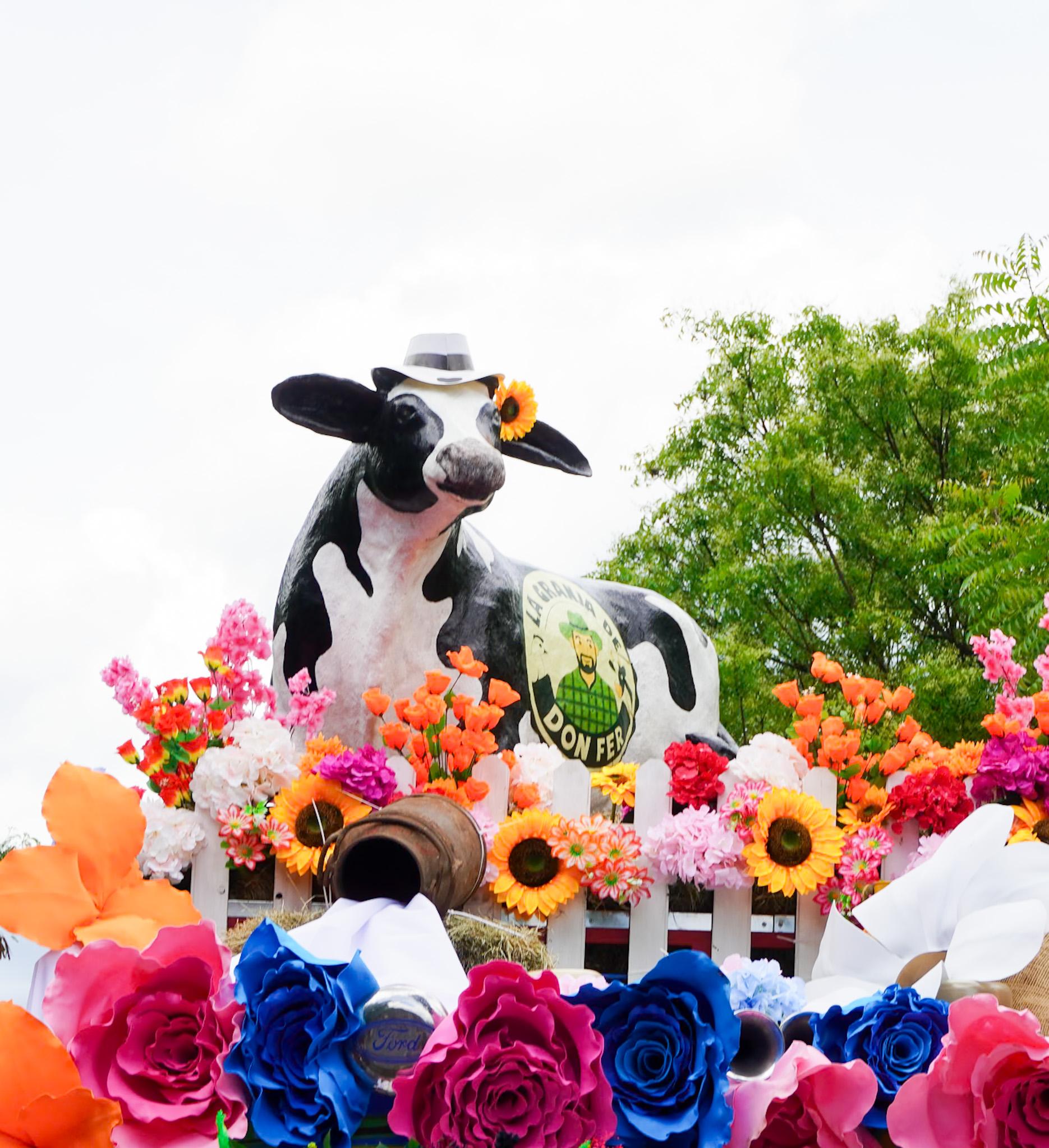 San Pedro de los Milagros llevó su identidad al Desfile de Chivas y Flores de la Feria de las Flores