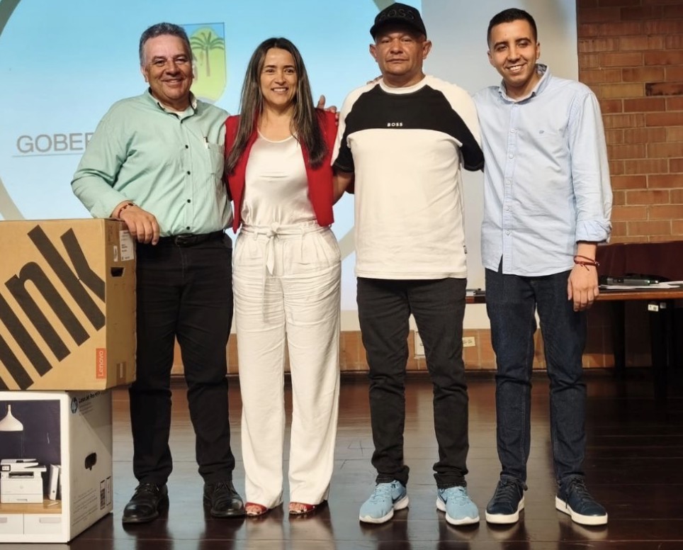 Concejo de San Pedro recibió dotación tecnológica y mobiliario de la Gobernación de Antioquia