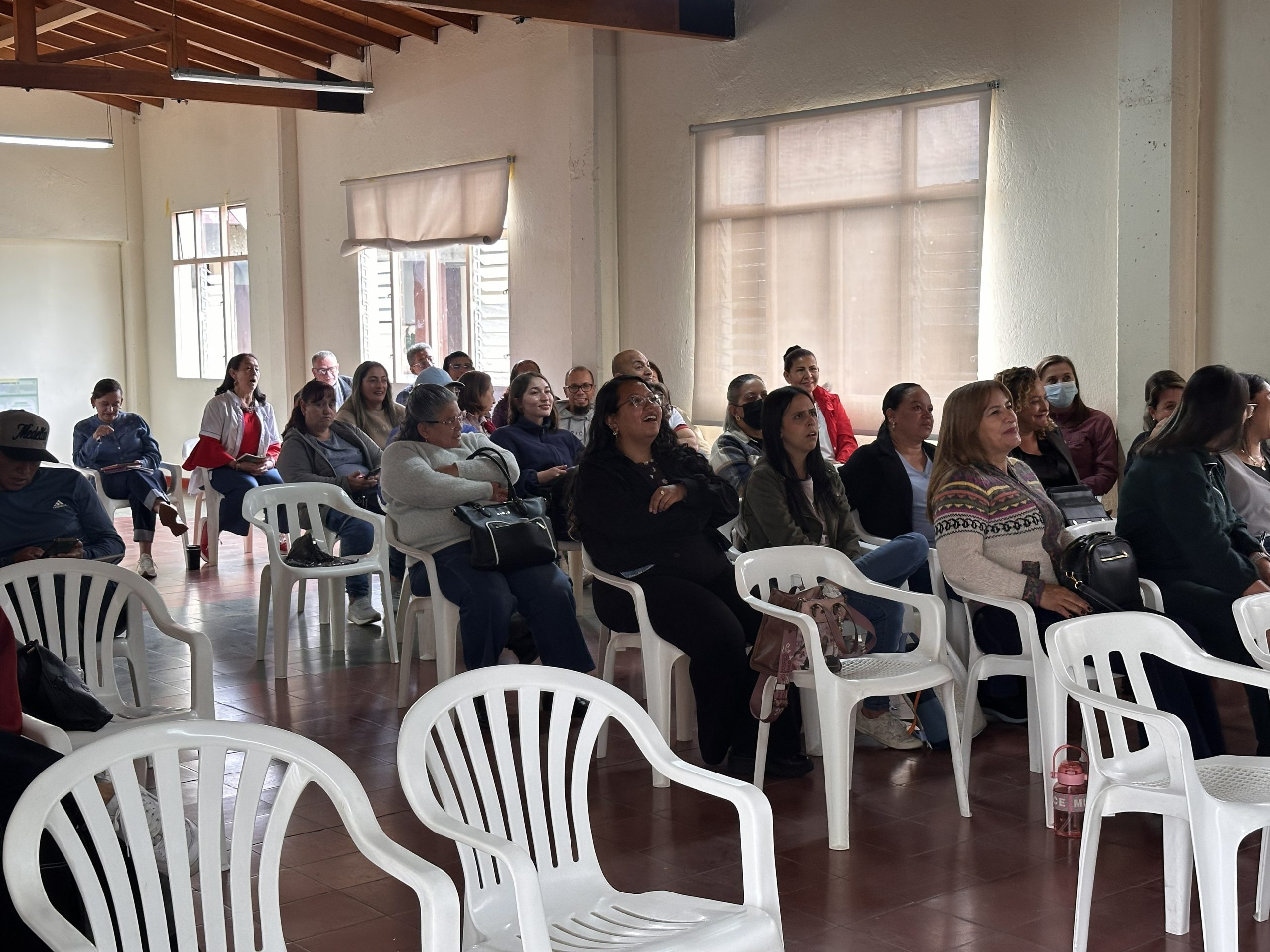 La I.E. Pío XII evalúa sus procesos y define oportunidades de mejora para el próximo año
