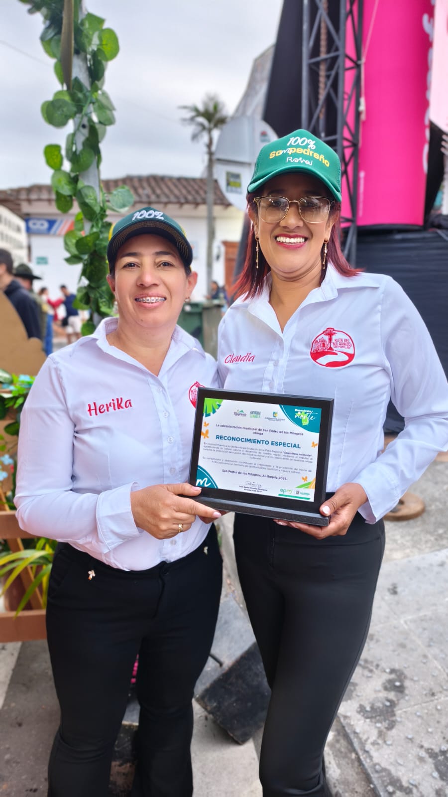 Claudia María Pérez, una guía que comparte la historia y la tradición religiosa de San Pedro de los Milagros